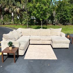 Beige Rooms To Go Sectional Couch 🛋️ 
