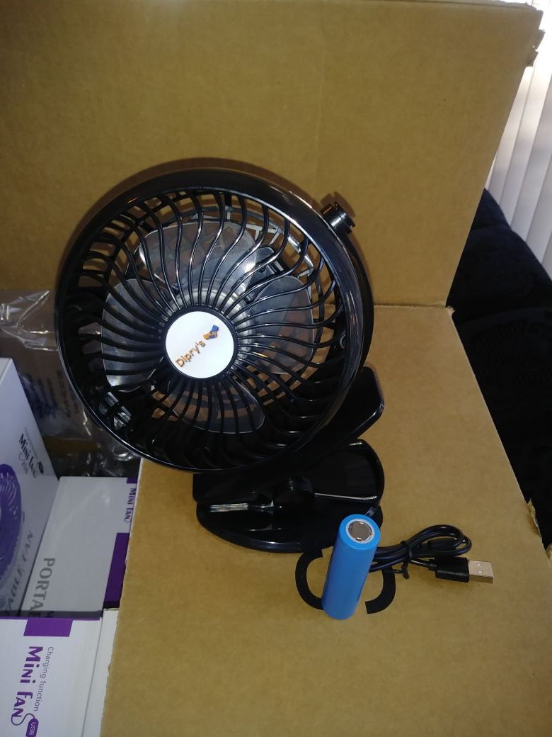 Mini Fan with USB Plug and rechargeable batter