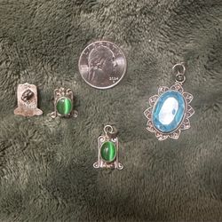 Pendant With Matching Earrings And Additional Pendant No Chain