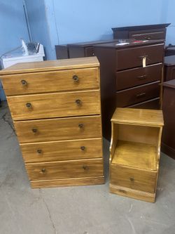 Nice Wooden Dresser & Nightstand Set (delivery available, see details)