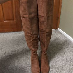 High heels boots Size 8 