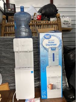 Like New Water Dispenser Hot & Cold + 5 Gallon Bottle