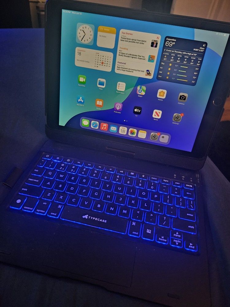 7th Gen iPad 128GB Wifi+Cellular With Keyboard