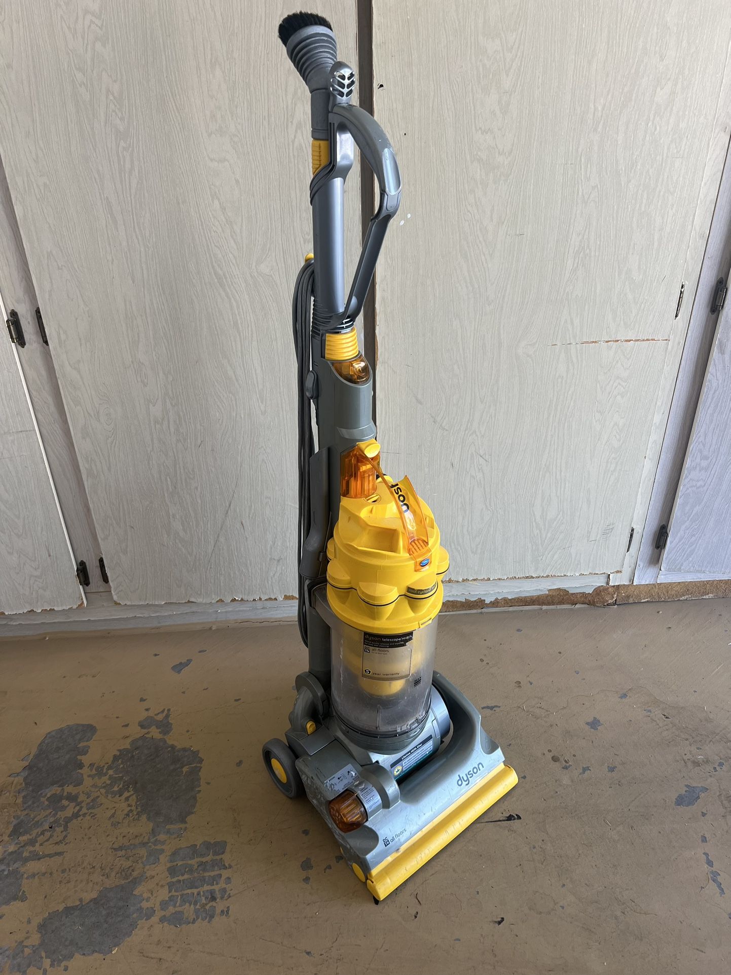 dyson dc14 vacuum cleaner