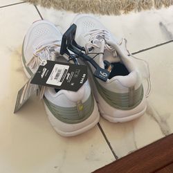 Running Shoes Brand New Size 9 1/2