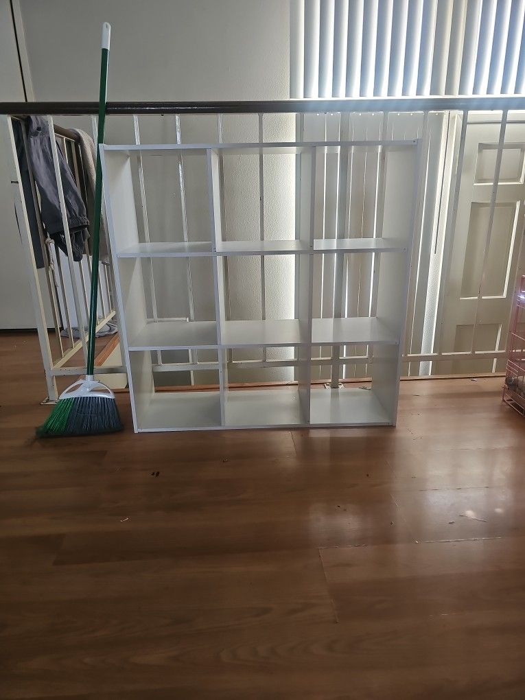 White 8-Cube Organizer Shelf / Bookshelf