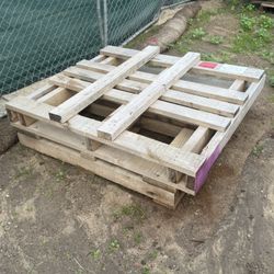 FREE  - WOOD PALLETS 