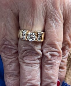 Vintage  14K Yellow Gold & Diamond Ring (Center Diamond  0.85 Ct) 7.1g - Size 7