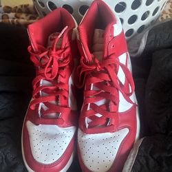 Woman Nike high top dunks