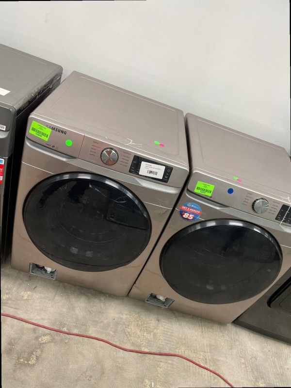 SAMSUNG 4.5 cu ft WASHER DRYER
