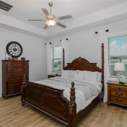 Broyhill Signature Series Bed Room Set King Solid Wood 