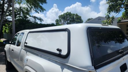 ARE Realtruck truck cap / Tapa para caja de camioneta ARE