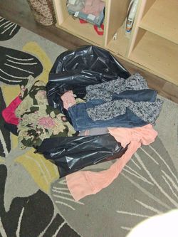 Bag of good young women's clothes