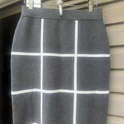 NWT! Saks Fifth Avenue Elegant Grey Gray and white check skirt. Size: XS
