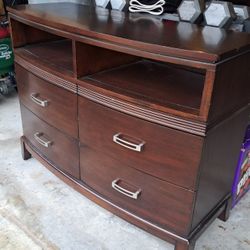 Wood Dresser And Matching Nightstands 