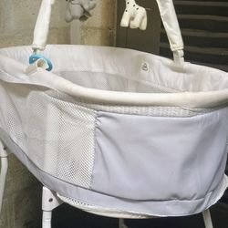 White Infant Bassinet 