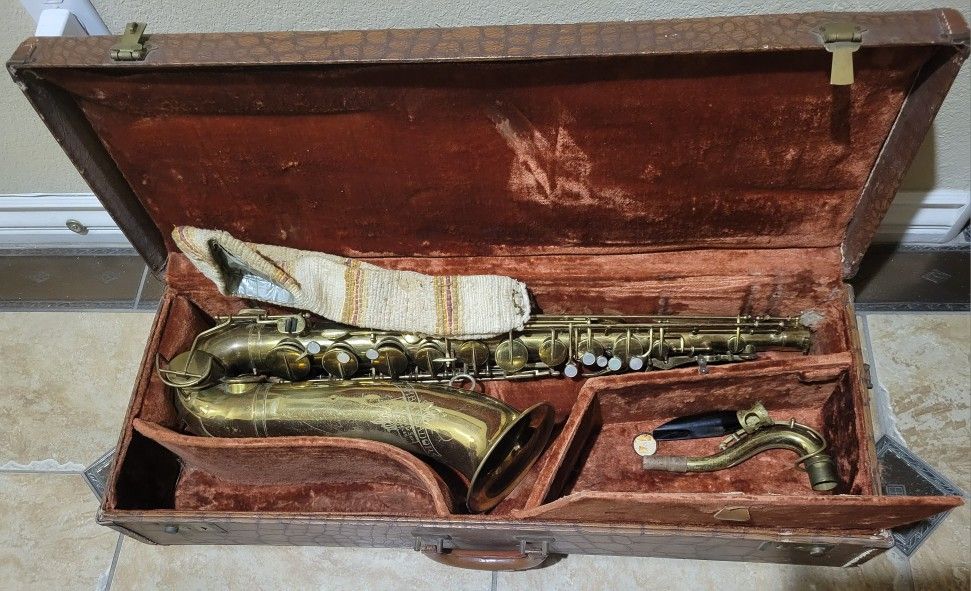 Olds AMBASSADOR Tenor Saxophone Vintage with Original Case needs repair  / parts 