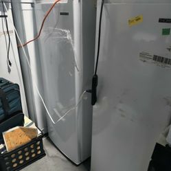 New 6.5 Cubic Ft Frezzers Some May Have A Dent Or Two Some Don't .All Work Great $25 Delivery Milwaukee.