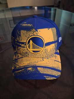 New area snap back Golden state warriors hat.