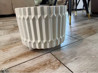 Planter pot $5