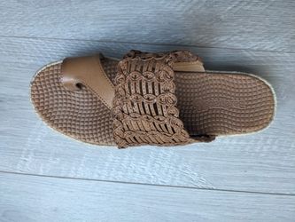 Sandals- Baretraps- Caramel