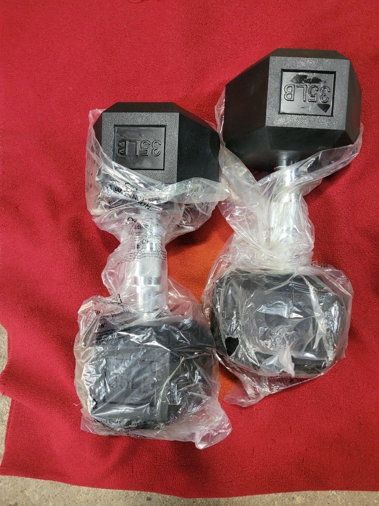 SET OF 35LB RUBBER COATED HEXHEAD DUMBBELLS TOTAL 70LBs 
11525 S HALSTED DUNKIN DONUTS/7111.S WESTERN WALGREENS 
70$  CASH ONLY AS IS