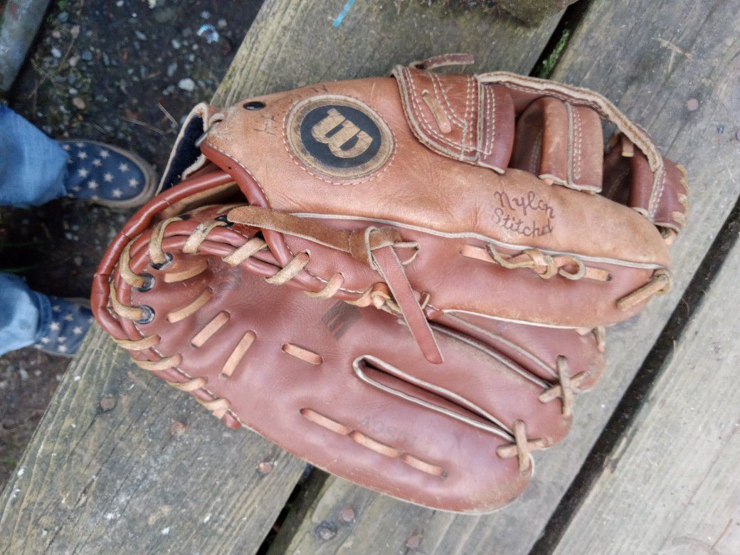 Wilson American Cowhide Baseball Glove Worn In ! 