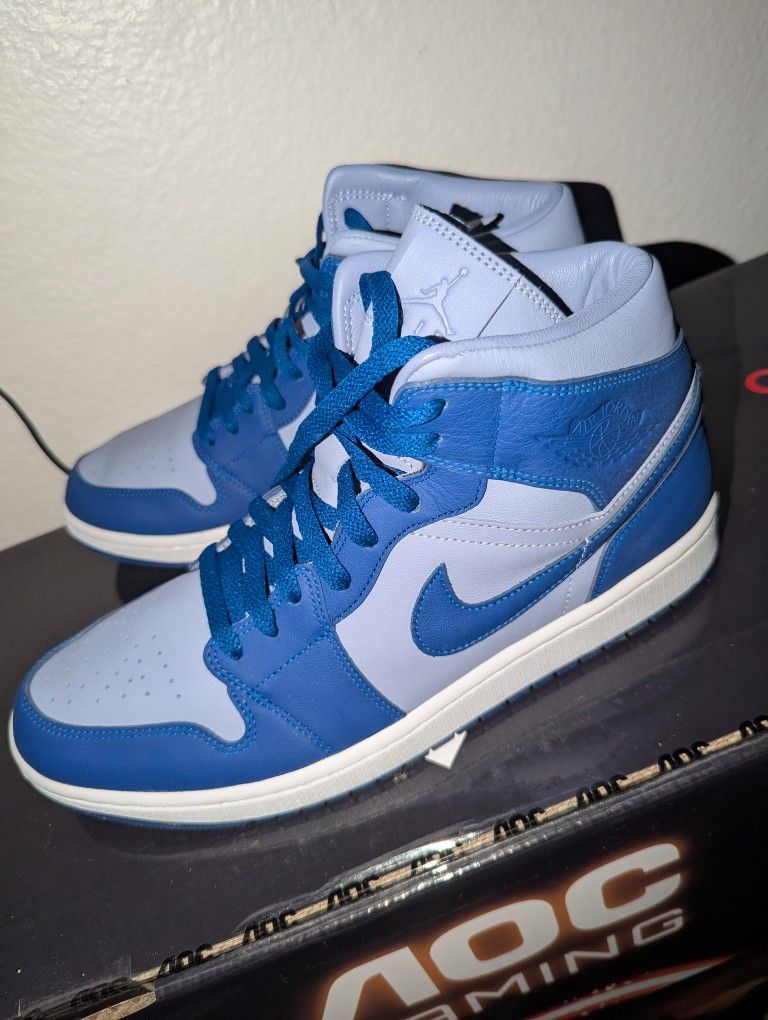 Woman's Air Jordan 1 Mid SE