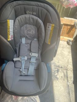 Cybx car seat excellent condition pick up Raseda and vanowen
