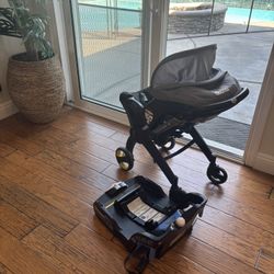 Great Donna stroller with base 