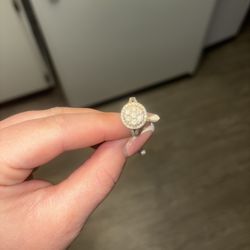 14 Kt White Gold Genuine  Diamond Ring