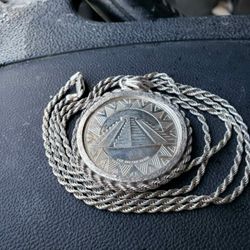 28inch Rope Chain 925 Silver with Silver Bazel circle. 1 ounce Silver .999 Coin Bigger quarter. 2 ounces in total. 2F about weight prices. I want $260