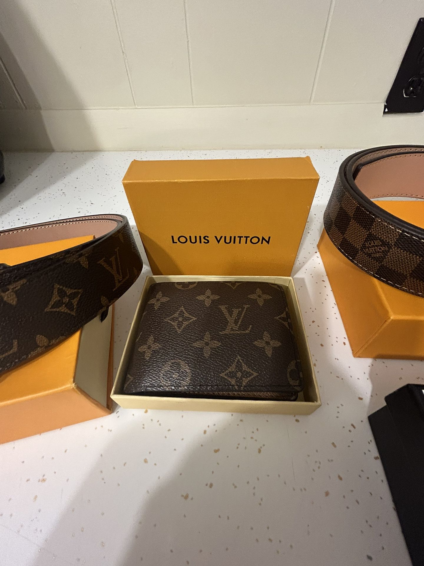 LV AND GUCCI BELTS AND WALLET for Sale in Coventry, RI