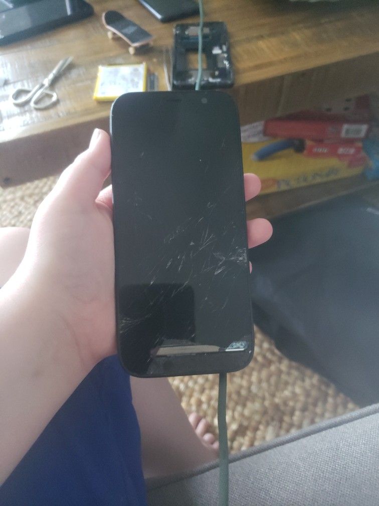 BLU It's black Need a new screen