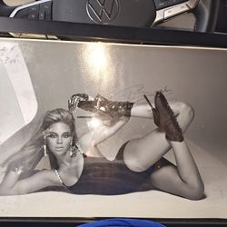 2008 Signed Beyonce 10x16 Glamour Photo COA Stamp