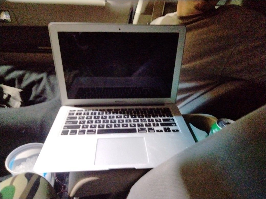 Apple Laptop