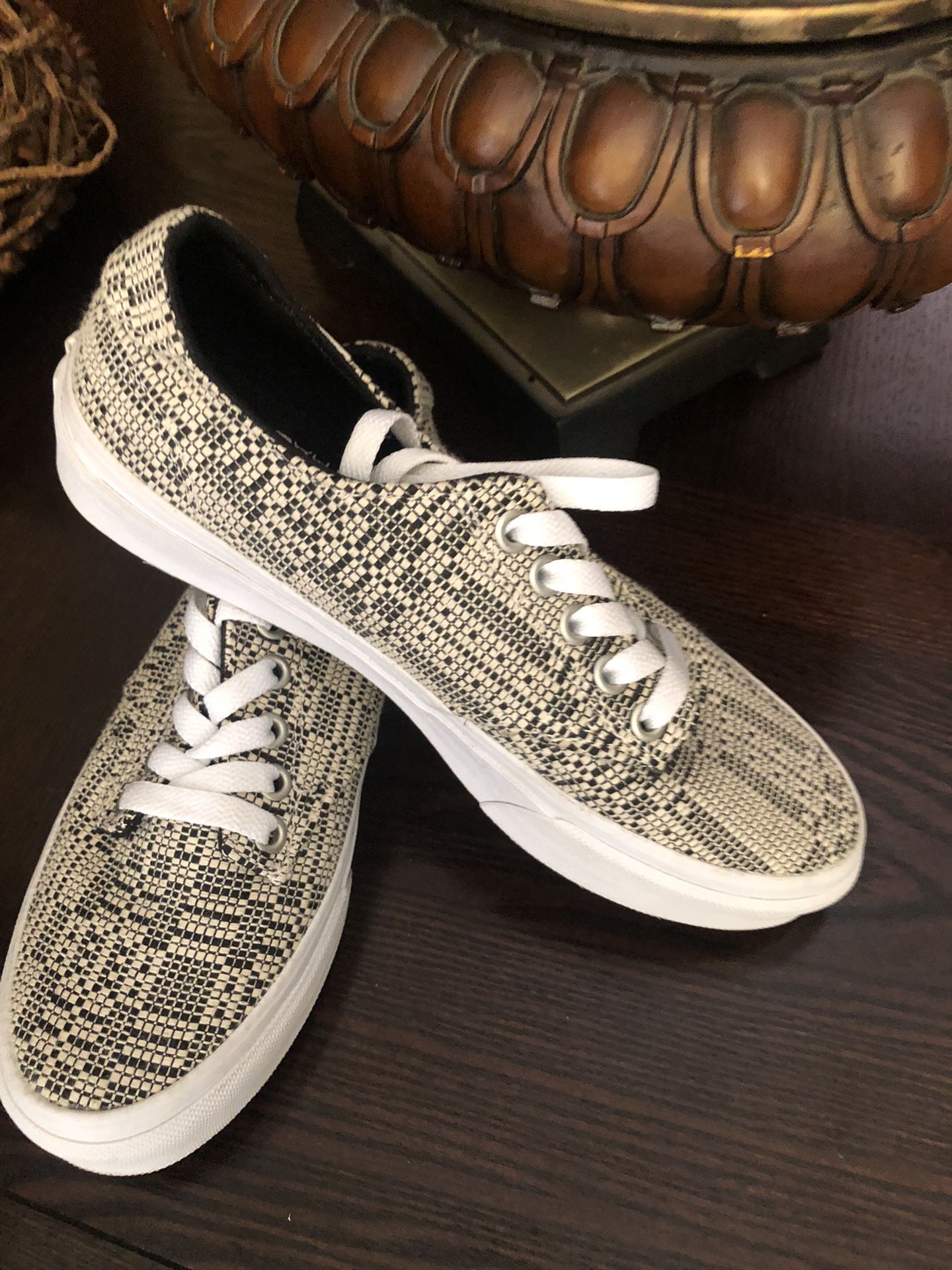 Women vans size 6 like new