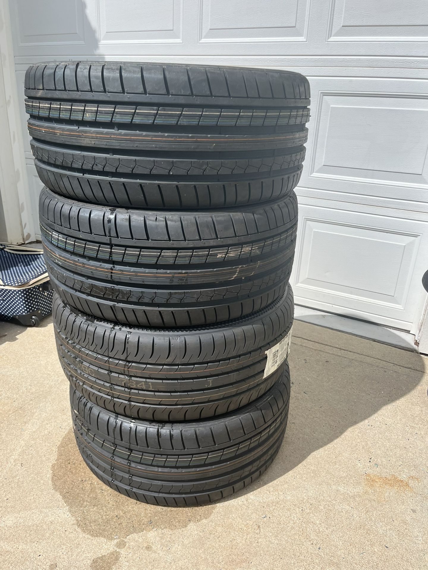 Brand New Dunlop SP 2000 Max Gt Tires 255 35 19