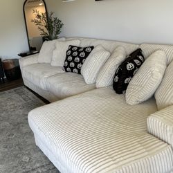 Ashley Furniture- Lindyn 3-piece Sectional