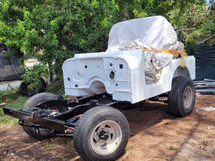 Jeep cj white 72 renegade  with new ENGINE  4.2 6 cyl 258 or also have v8 350 with transmission700 r4 and transfer case ,fit cj5 cj7 yj 74-90 $3200 ,