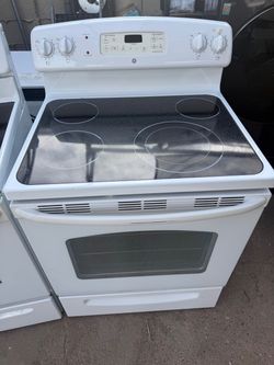 GE electric oven range Stove Clean and fully working 