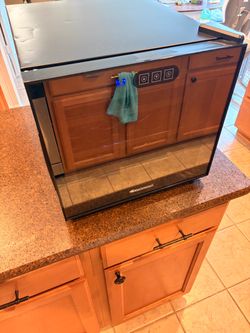 Wine Enthusiast 12-bottle wine fridge