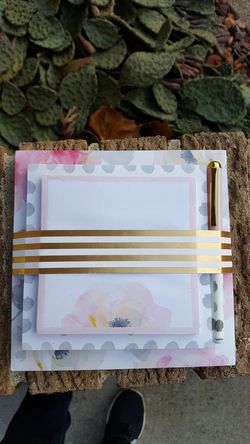 Hallmark memo pad and pen