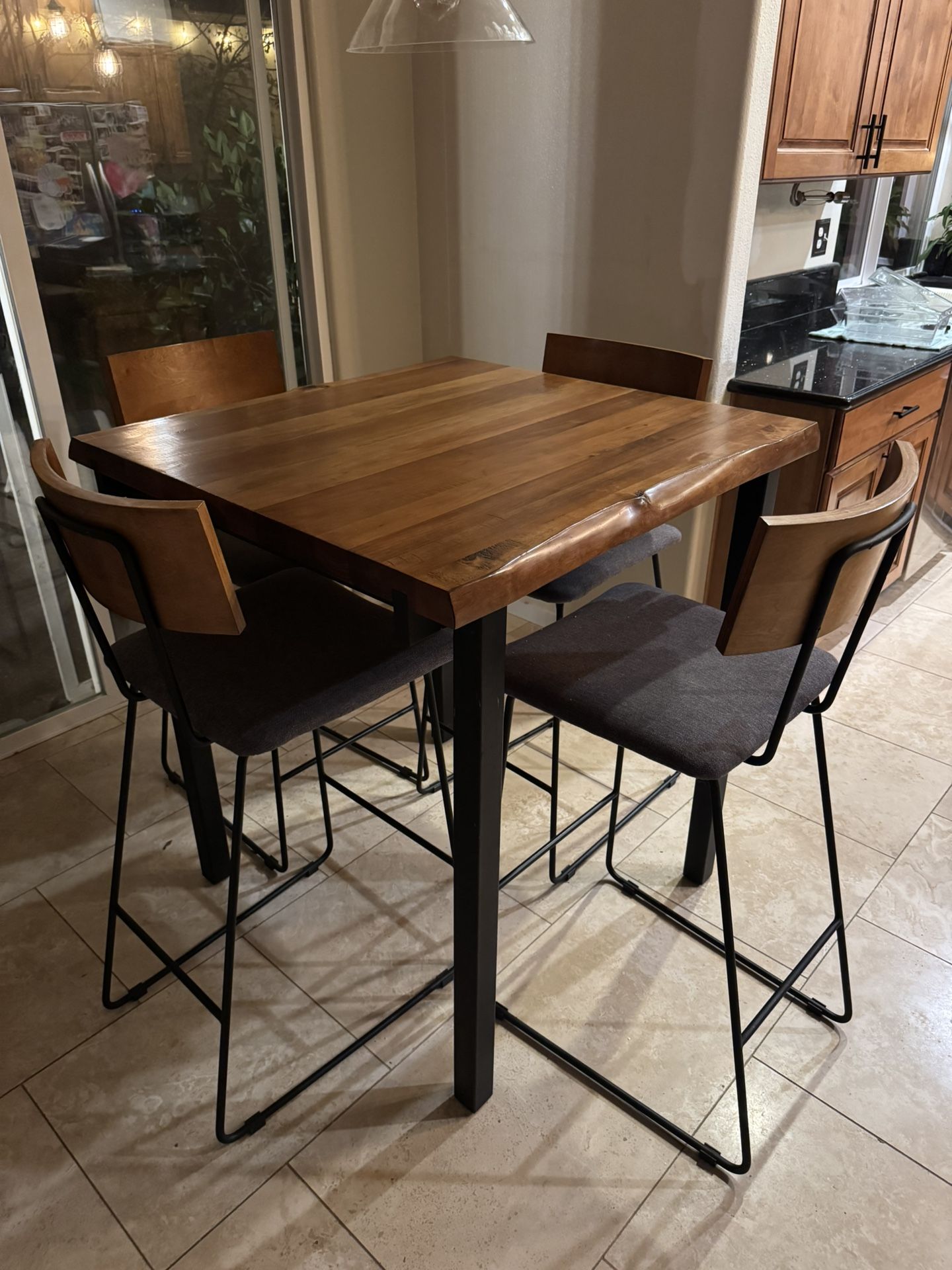 Dania bar table +4 chairs