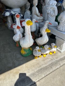 Statue Family ducks
