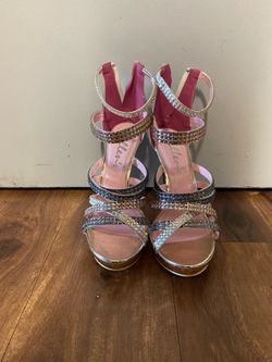 Brand New Woman’s Allena brand Gold High Heel Shoes Up For Sale