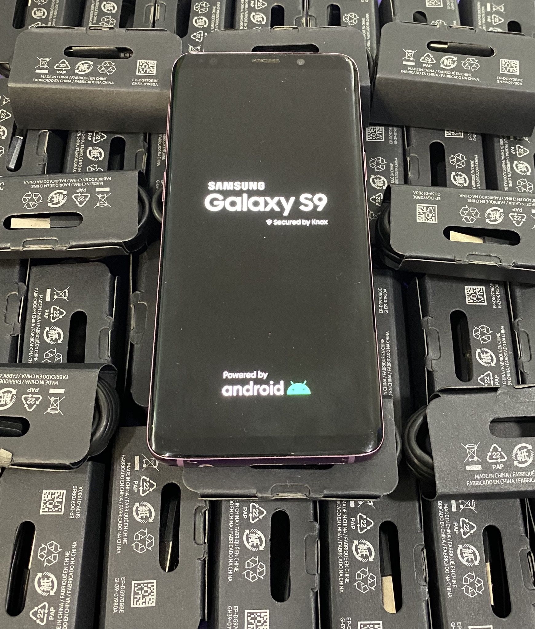 Samsung galaxy s9 (128gb) unlocked , sold with store warranty