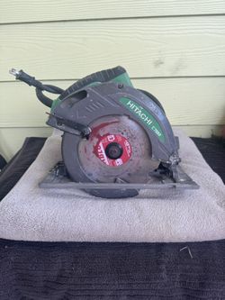 HITACHI C582 Circular Saw 