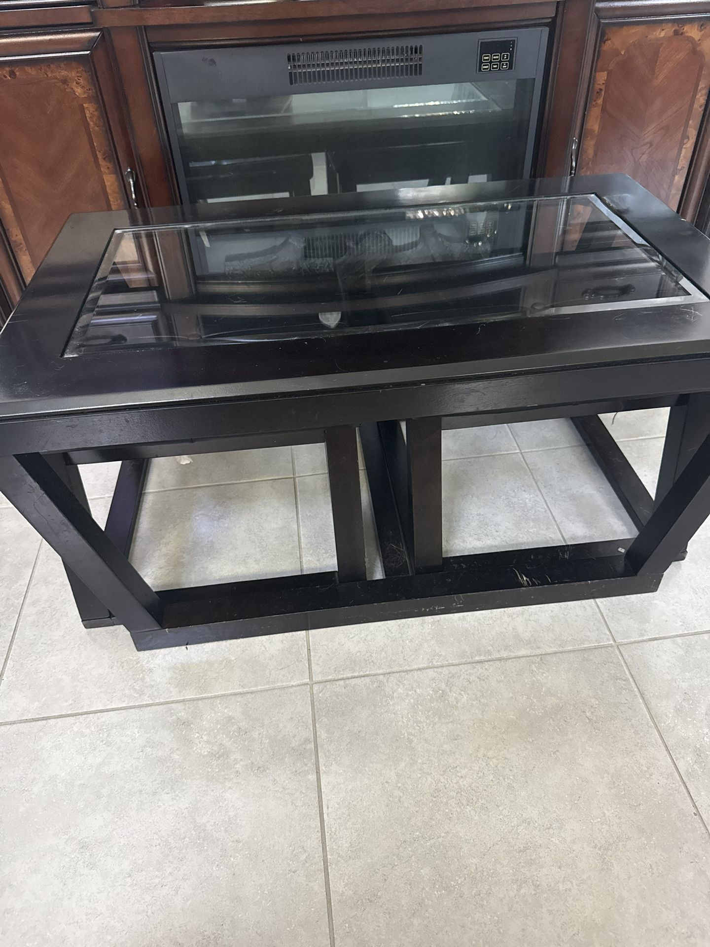 Free Coffee Table With 2 Pull Out Stools