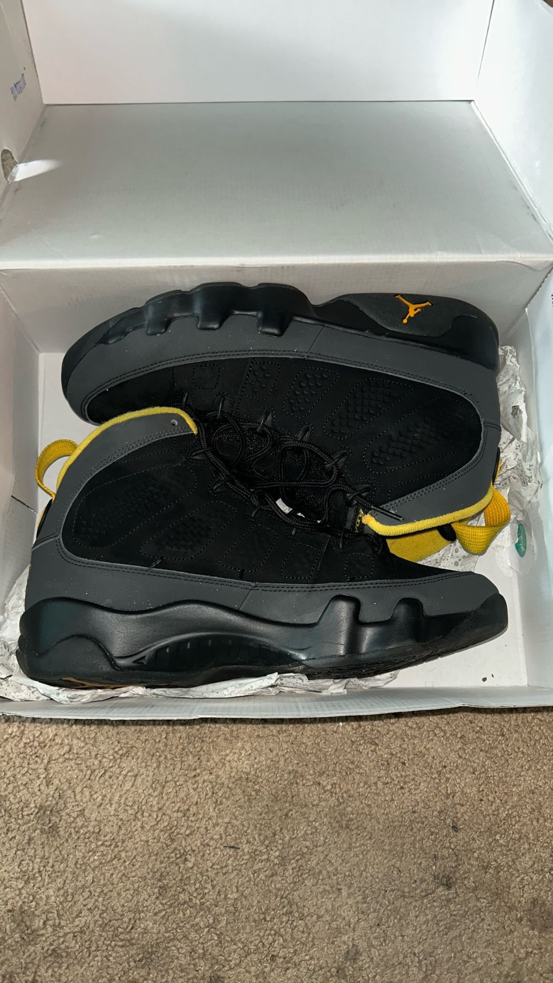 Dark Charcoal University Gold 9 Jordan